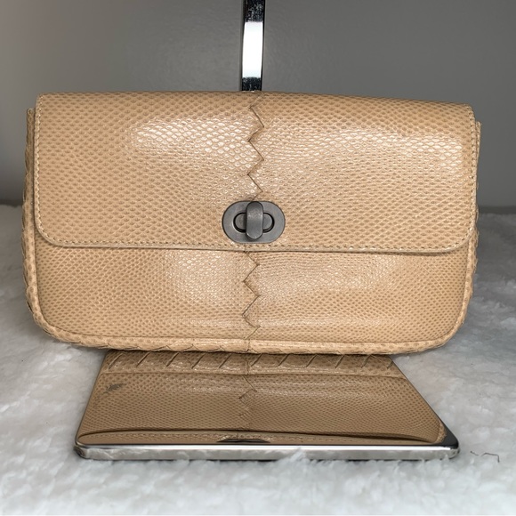 Bottega Veneta Handbags - SOLD!!!Pristine Bottega Veneta Snakeskin leather clutch